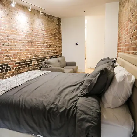 Elegant 1-Bedroom Apartment In Old Port- 301 Montreal Exterior photo