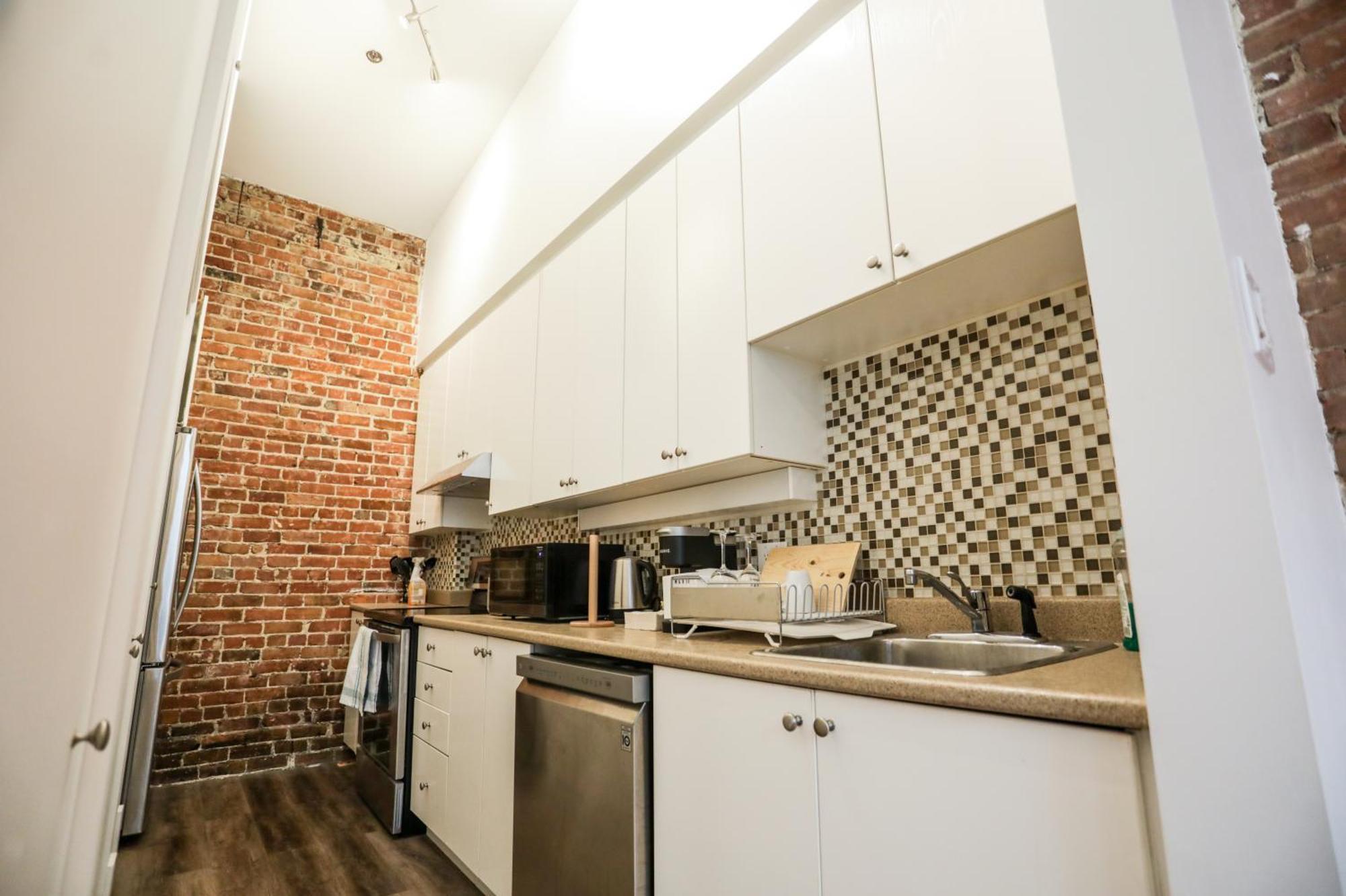Elegant 1-bedroom In Old Port- 301 Apartment