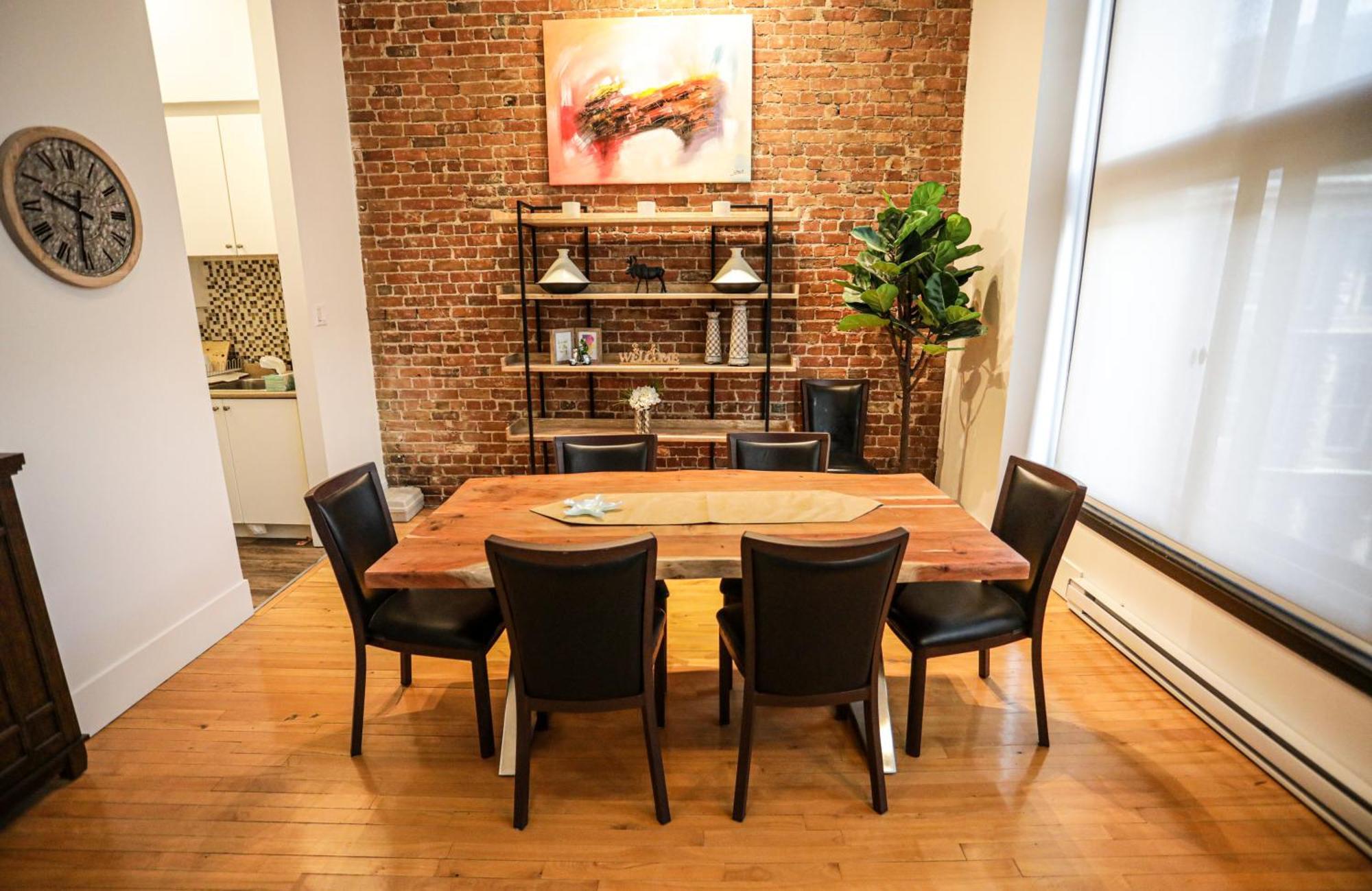 Elegant 1-bedroom In Old Port- 301 *