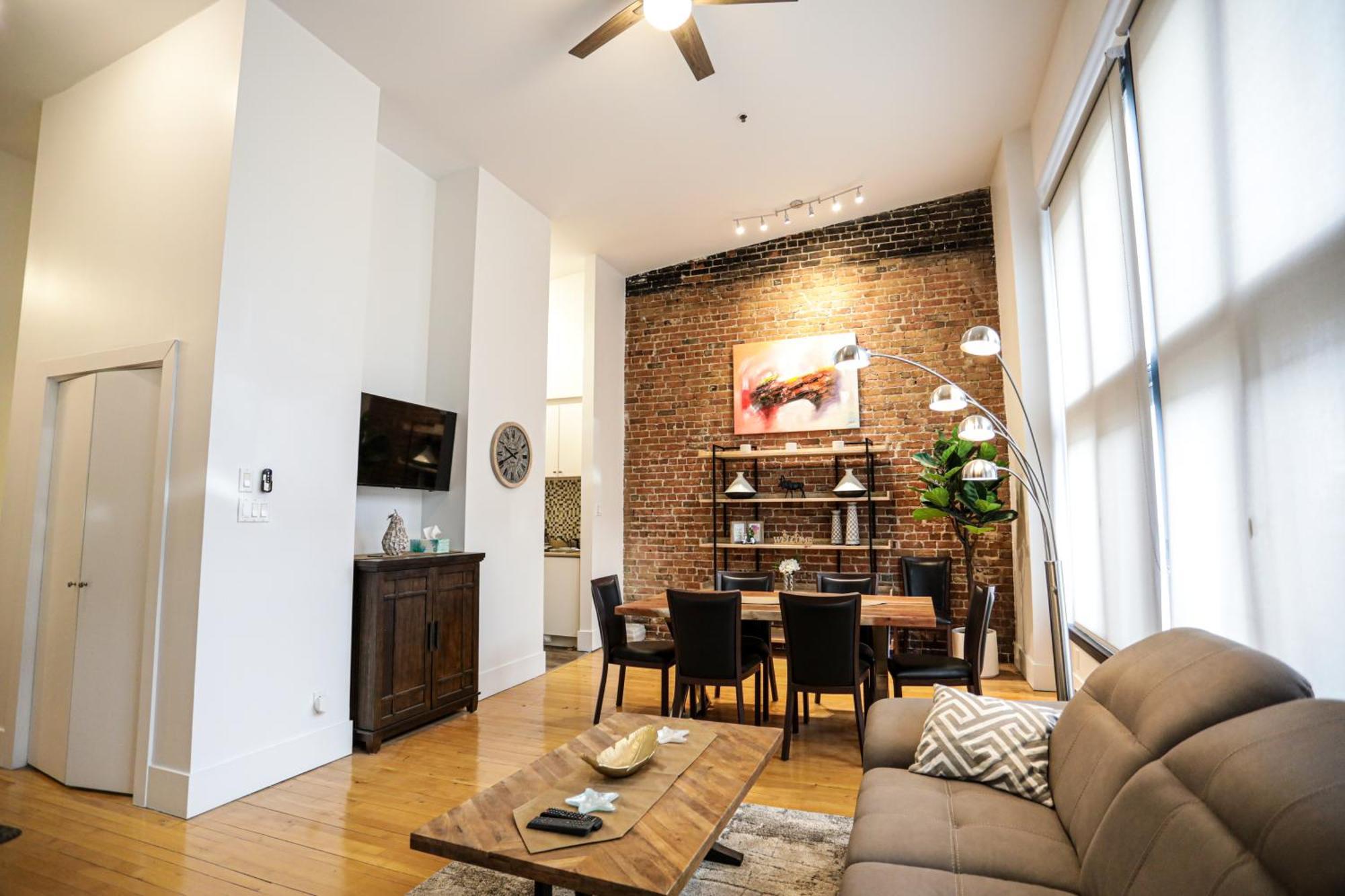 Elegant 1-bedroom In Old Port- 301 Apartment