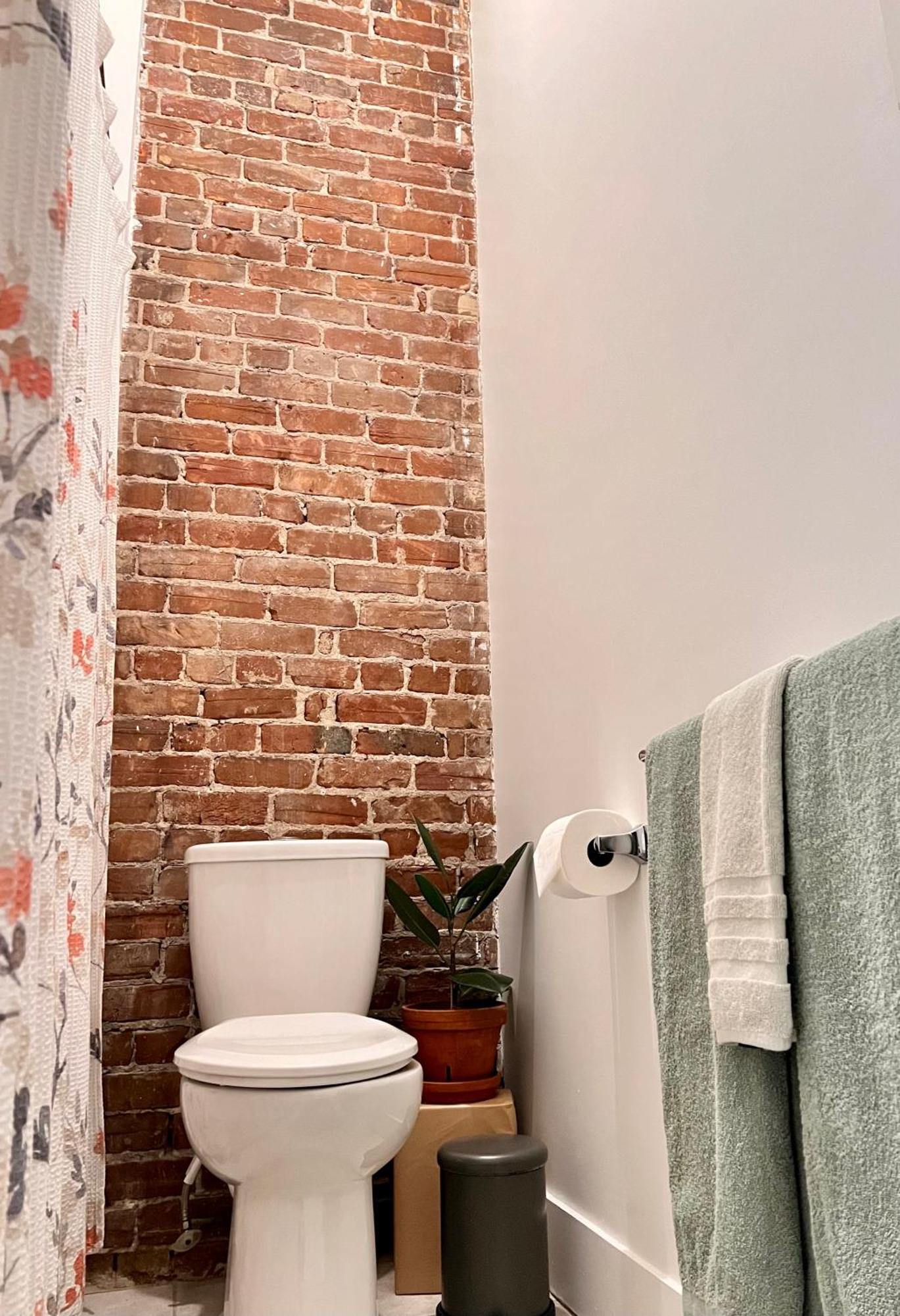 Elegant 1-bedroom In Old Port- 301 Apartment
