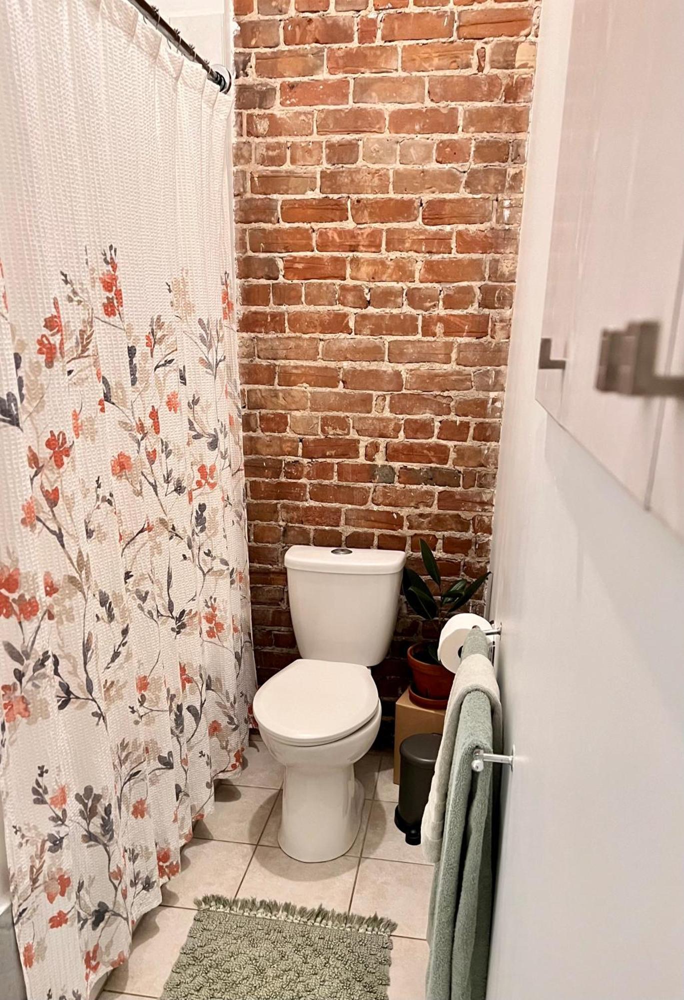 Elegant 1-bedroom In Old Port- 301 Apartment
